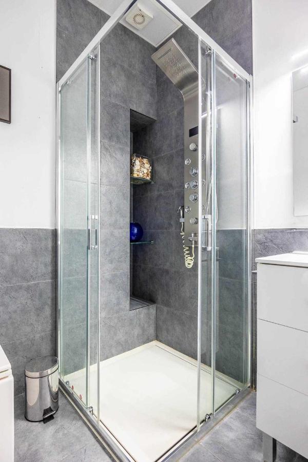 Comfy Away - Apartamento Exclusivo Mercado De Triana Con Balcon 塞维利亚 外观 照片